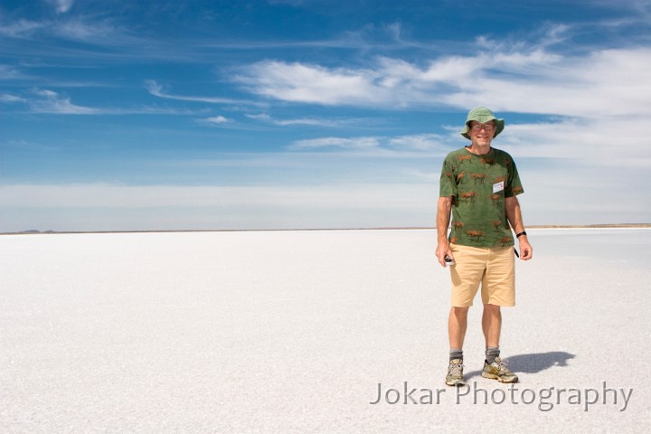 Lake Eyre (Day 2)_20070407_064.jpg - Roger on Lake Eyre South